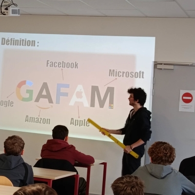 Intervention pédagogique : “Internet, ses fonctionnements et ses pièges