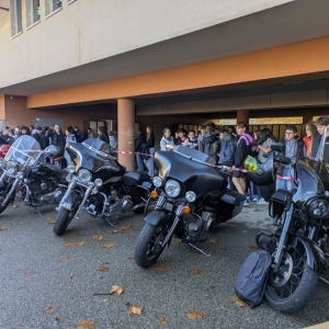 Les motards de l&rsquo;association UBAKA arrivent au coll&egrave;ge !